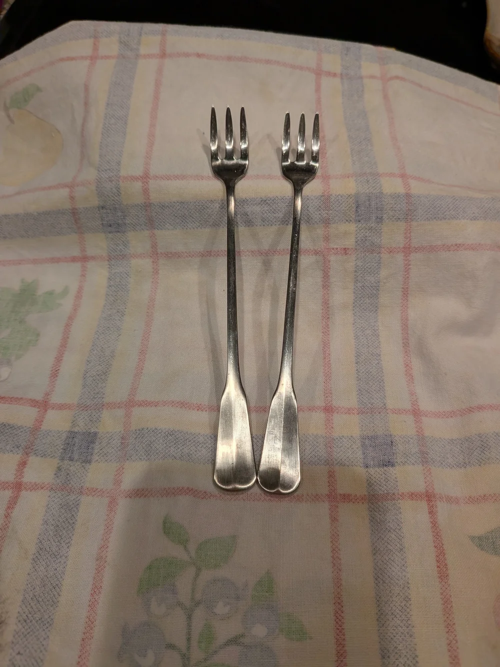 Oneida Colonial Artistry Stainless Steel Cocktail Forks - Silver (Set of 2)